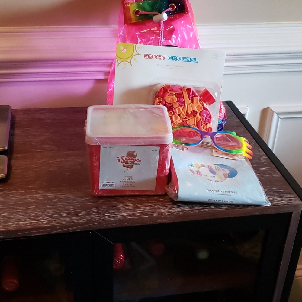 Summer fun bundle includes 5 items! - Picture 7 of 7